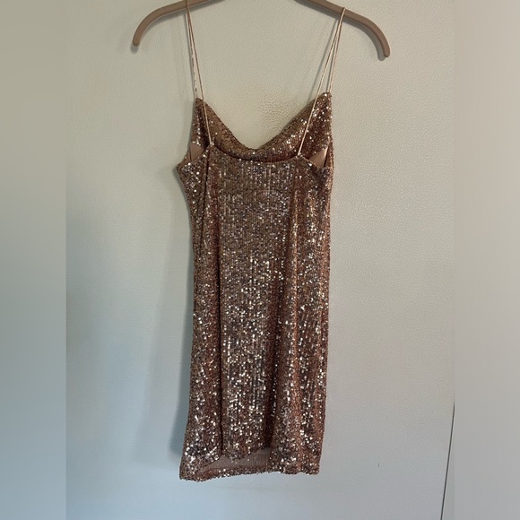 Top shop mini sequined dress. Size 2 - Picture 3 of 9